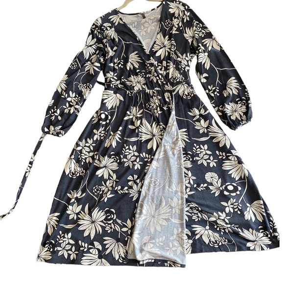 Old Navy Abstract Floral Faux Wrap Dress - Picture 3 of 7